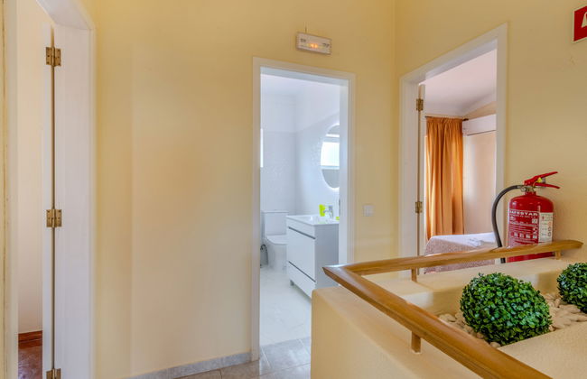 4 bedroom House in Albufeira with private pool and garden - Photo 30
