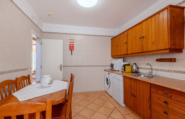 4 bedroom House in Albufeira with private pool and garden - Photo 7