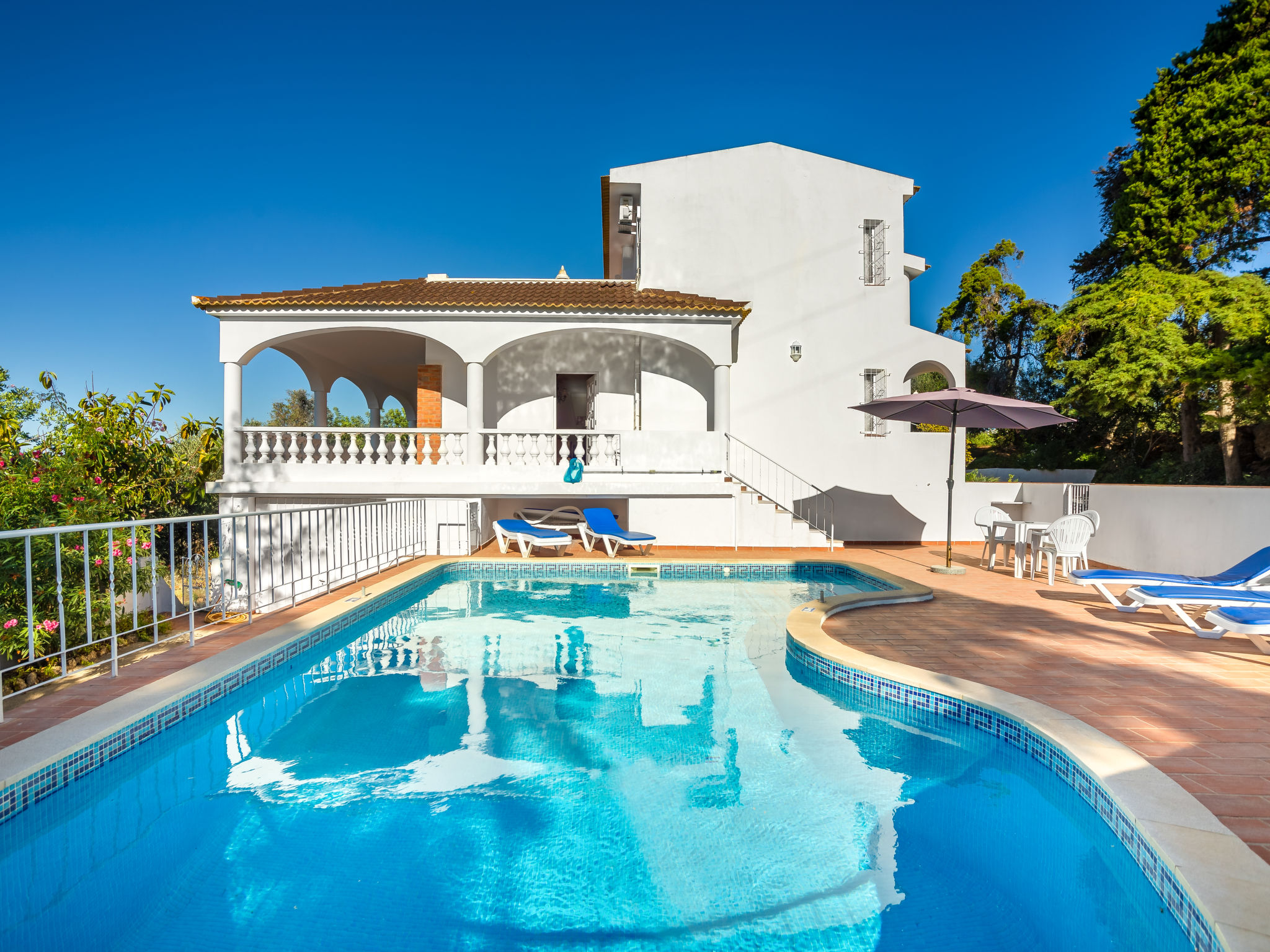 Foto 1 - Casa de 3 habitaciones en Albufeira con piscina privada y jardín