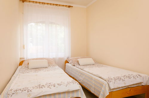 Foto 9 - Appartamento con 2 camere da letto a Balatonlelle con giardino e terrazza