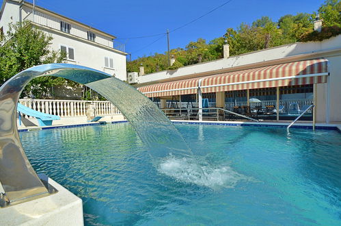 Foto 1 - Apartamento de 3 habitaciones en Sibenik con piscina y vistas al mar