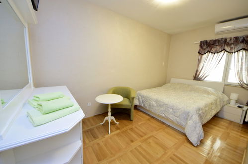 Foto 13 - Apartamento de 3 quartos em Sibenik com piscina e jardim