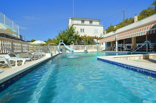 Foto 17 - Apartamento de 3 habitaciones en Sibenik con piscina y vistas al mar