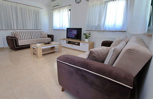 Casa de 4 quartos em Trilj com piscina privada e jardim - Foto 31