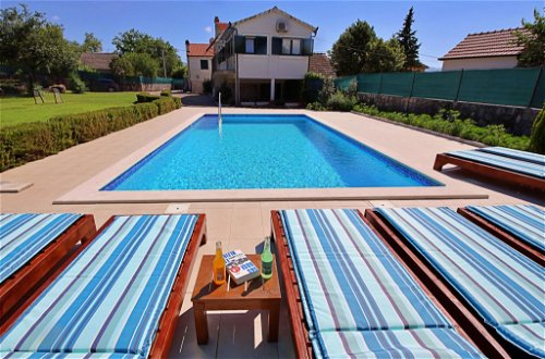 Foto 35 - Casa de 3 habitaciones en Trilj con piscina privada y terraza