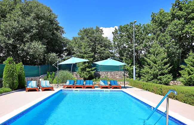 Casa de 4 quartos em Trilj com piscina privada e jardim - Foto 1