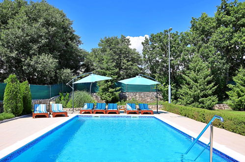 Photo 1 - Maison de 3 chambres à Trilj avec piscine privée et jardin