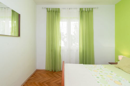 Photo 16 - 4 bedroom Apartment in Biograd na Moru with garden and terrace