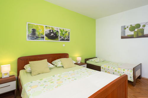 Photo 18 - 4 bedroom Apartment in Biograd na Moru with garden and terrace