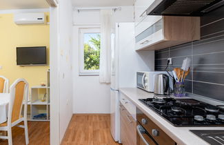 Photo 2 - 4 bedroom Apartment in Biograd na Moru with garden and terrace