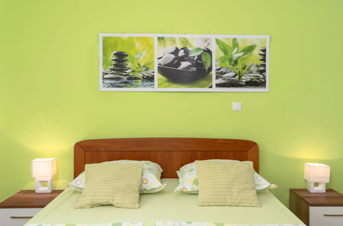 Photo 17 - 4 bedroom Apartment in Biograd na Moru with garden and terrace