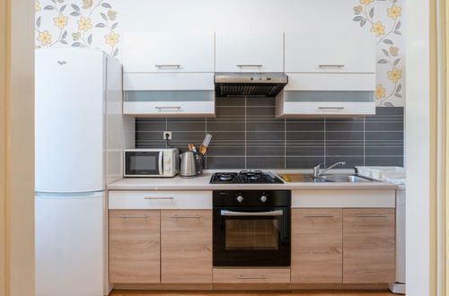 Photo 3 - 4 bedroom Apartment in Biograd na Moru with garden and terrace