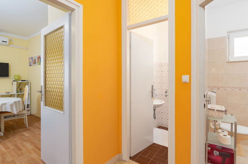 Photo 10 - 4 bedroom Apartment in Biograd na Moru with garden and terrace