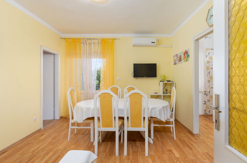 Photo 5 - 4 bedroom Apartment in Biograd na Moru with garden and terrace