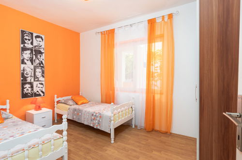 Photo 23 - 4 bedroom Apartment in Biograd na Moru with garden and terrace