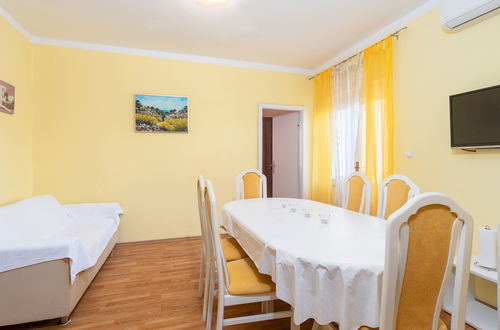Photo 6 - 4 bedroom Apartment in Biograd na Moru with garden and terrace