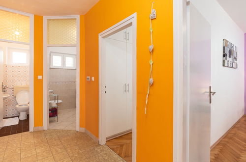 Photo 11 - 4 bedroom Apartment in Biograd na Moru with garden and terrace