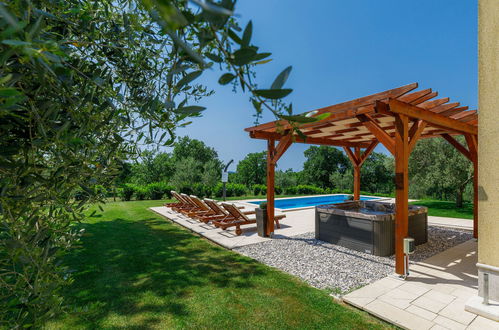 Foto 19 - Casa con 4 camere da letto a Sveti Lovreč con piscina privata e vista mare