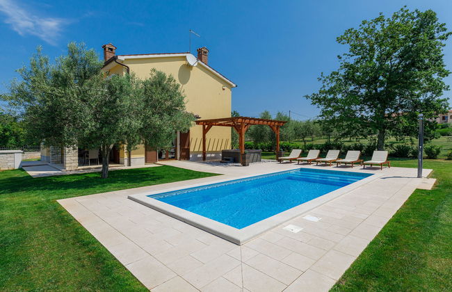 Casa de 5 quartos em Sveti Lovreč com piscina privada e jardim - Foto 44