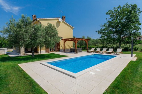 Foto 44 - Casa con 4 camere da letto a Sveti Lovreč con piscina privata e vista mare