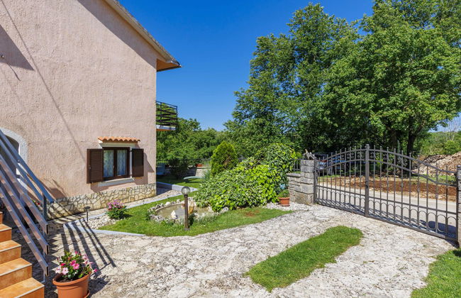 Apartamento de 2 quartos em Kanfanar com piscina e jardim - Foto 2