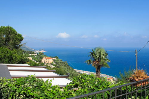 Photo 6 - Appartement de 1 chambre à Finale Ligure avec terrasse et vues à la mer