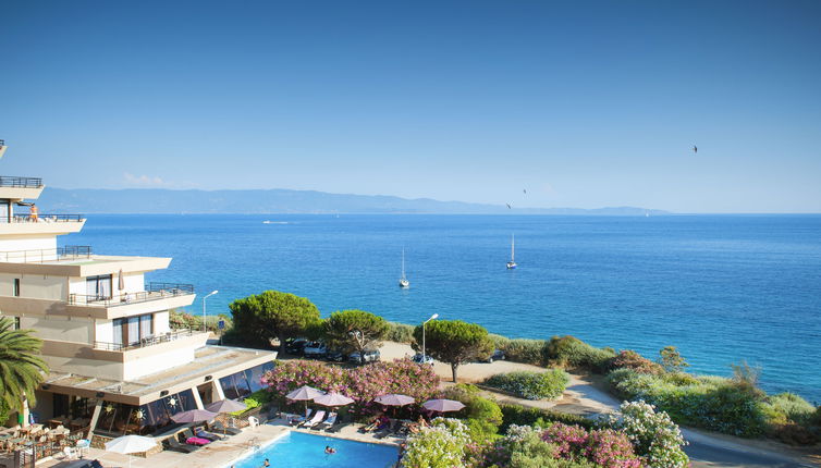 Photo 1 - Appartement de 1 chambre à Ajaccio avec piscine et vues à la mer