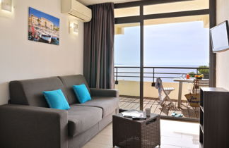 Foto 3 - Apartamento de 1 habitación en Ajaccio con piscina y vistas al mar