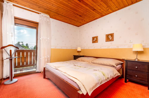 Foto 6 - Casa con 3 camere da letto a Balatonmáriafürdő con giardino e terrazza