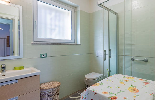 Casa de 3 quartos em Brissago-Valtravaglia com jardim e banheira de hidromassagem - Foto 24
