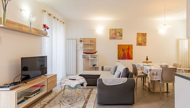 Casa de 3 quartos em Brissago-Valtravaglia com jardim e banheira de hidromassagem - Foto 4
