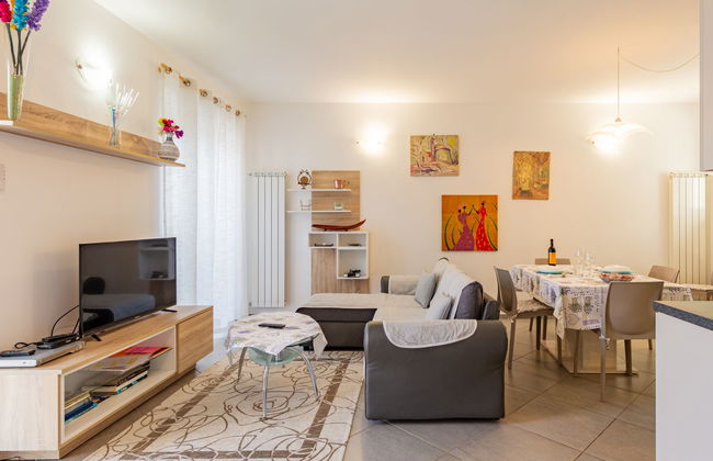 Casa de 3 quartos em Brissago-Valtravaglia com jardim e banheira de hidromassagem - Foto 4