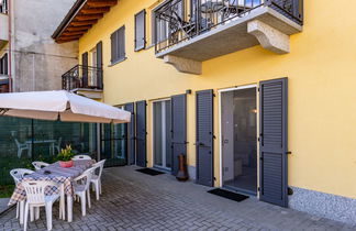 Photo 2 - Maison de 2 chambres à Brissago-Valtravaglia avec bain à remous et vues sur la montagne