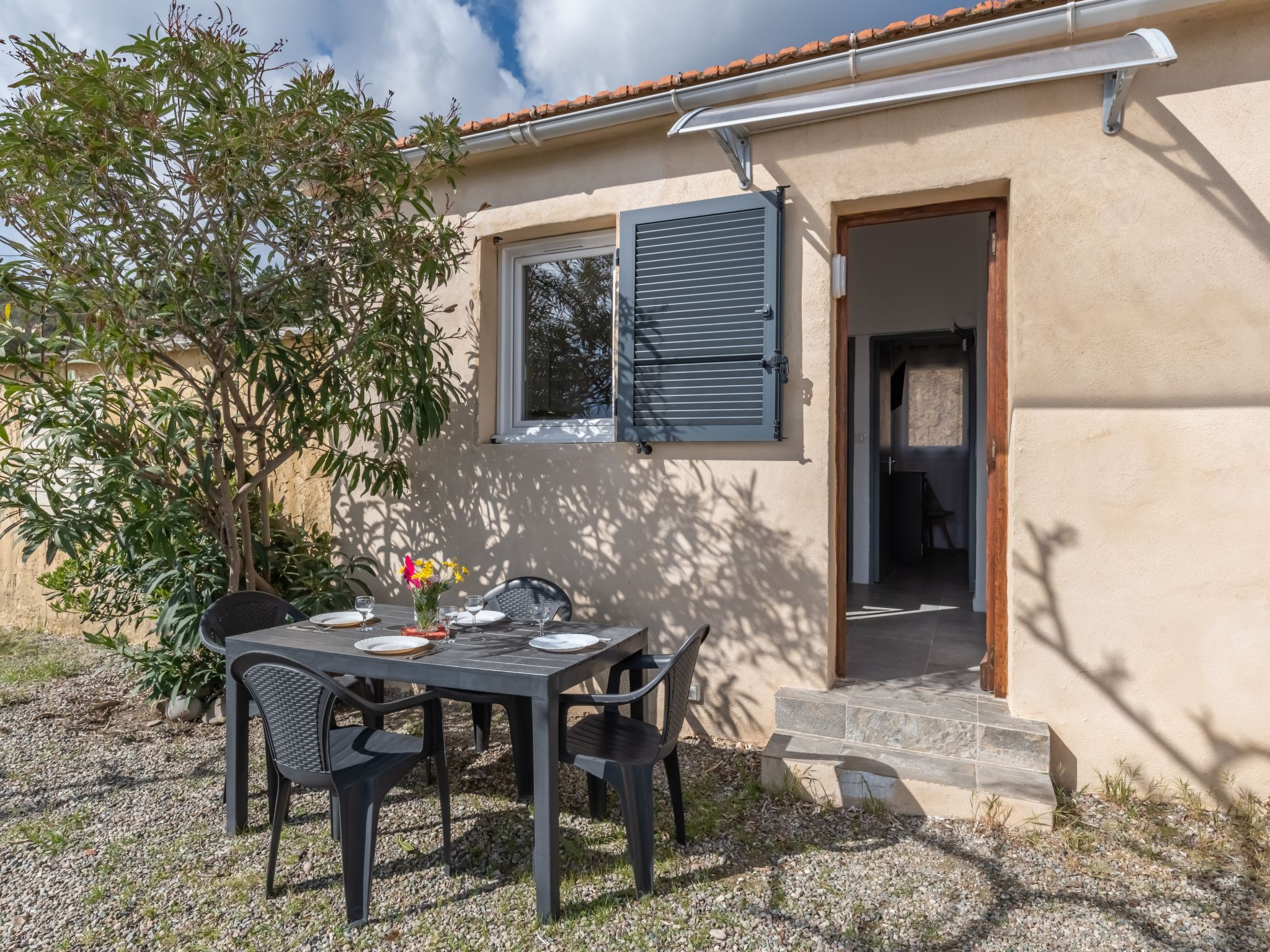 Photo 2 - Maison de 1 chambre à Sari-Solenzara avec jardin et vues à la mer