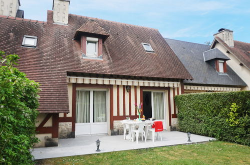 Photo 4 - Maison de 2 chambres à Deauville avec piscine et vues à la mer