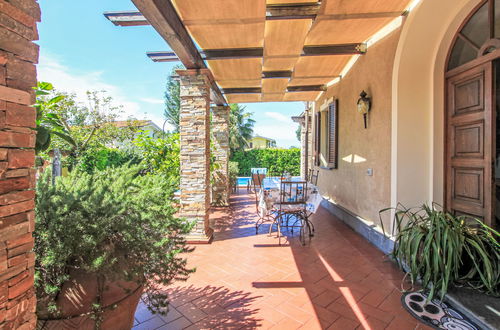 Foto 9 - Haus mit 3 Schlafzimmern in Forte dei Marmi mit privater pool und garten