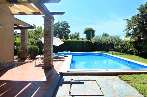Foto 10 - Haus mit 3 Schlafzimmern in Forte dei Marmi mit privater pool und garten