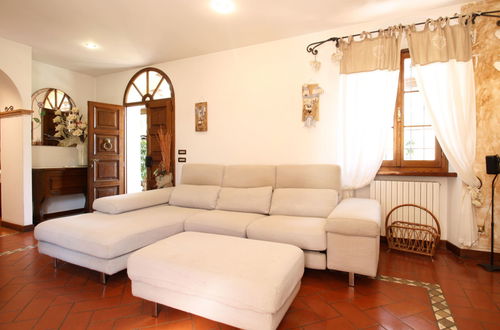 Foto 5 - Haus mit 3 Schlafzimmern in Forte dei Marmi mit privater pool und garten