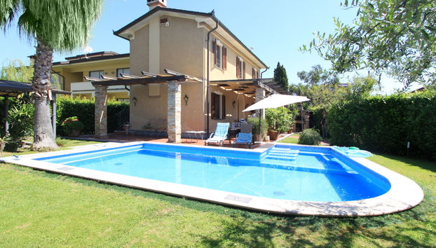 Maison de 4 chambres à Forte dei Marmi avec piscine privée et jardin - Photo 2