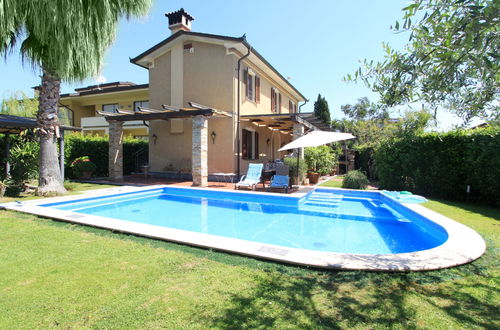 Foto 2 - Haus mit 3 Schlafzimmern in Forte dei Marmi mit privater pool und garten