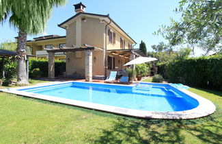 Foto 2 - Haus mit 3 Schlafzimmern in Forte dei Marmi mit privater pool und garten