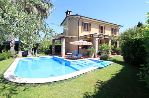 Foto 6 - Haus mit 3 Schlafzimmern in Forte dei Marmi mit privater pool und garten