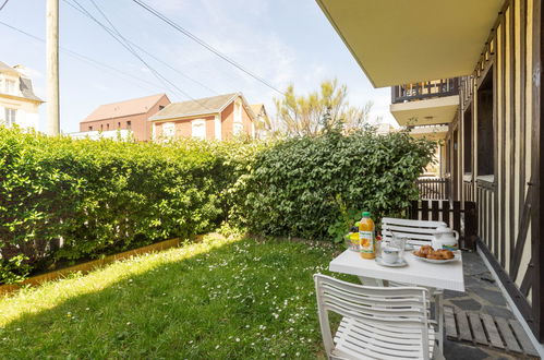 Foto 5 - Apartamento de 1 habitación en Cabourg con jardín y vistas al mar