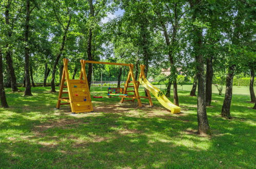 Foto 61 - Appartamento con 2 camere da letto a Žminj con piscina e giardino