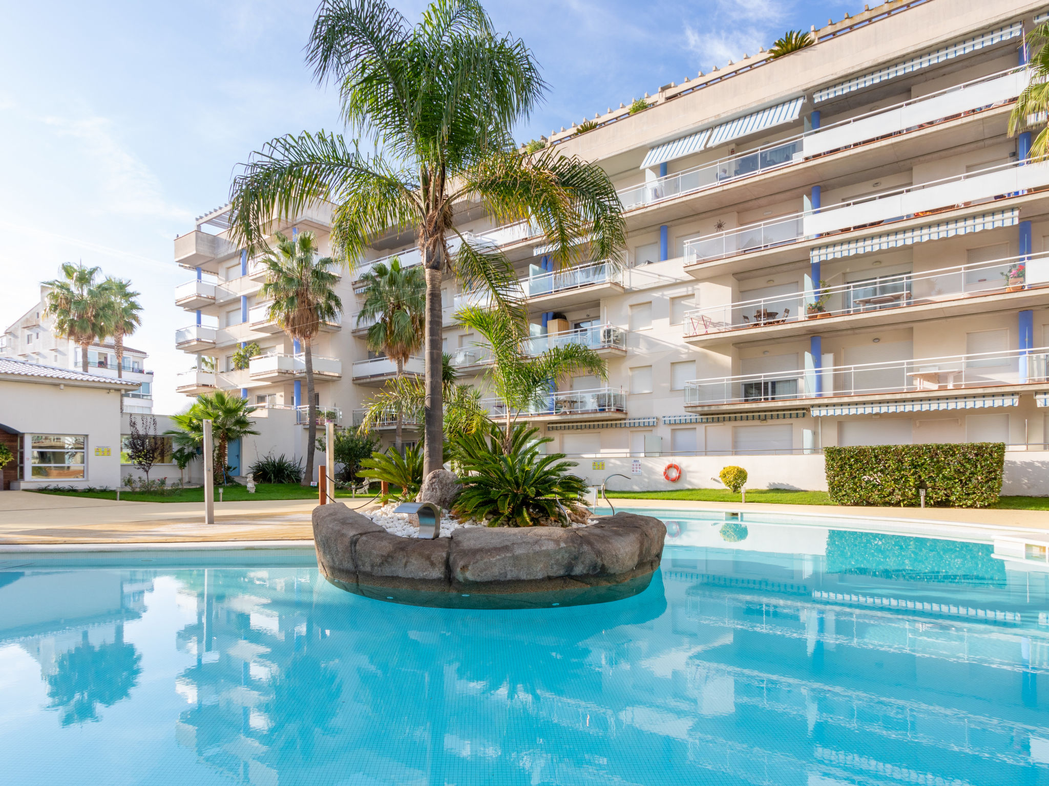 Photo 1 - Appartement de 2 chambres à Roses avec piscine et jardin