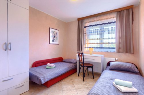 Foto 16 - Appartamento con 2 camere da letto a Umag con piscina e vista mare