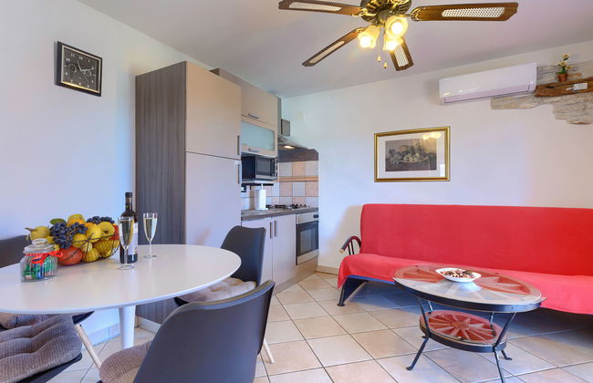 Apartamento de 3 quartos em Umag com piscina e jardim - Foto 3