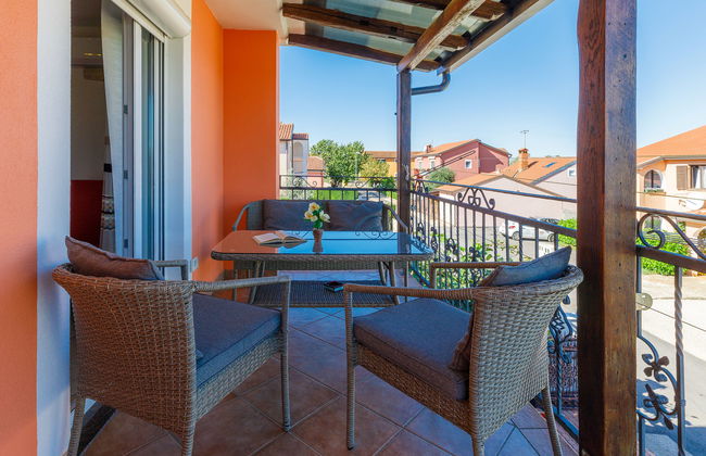Apartamento de 3 quartos em Umag com piscina e jardim - Foto 9