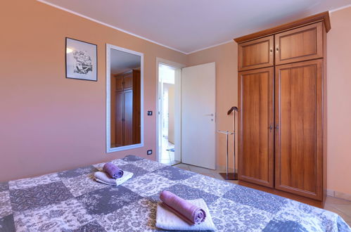 Foto 15 - Appartamento con 2 camere da letto a Umag con piscina e vista mare