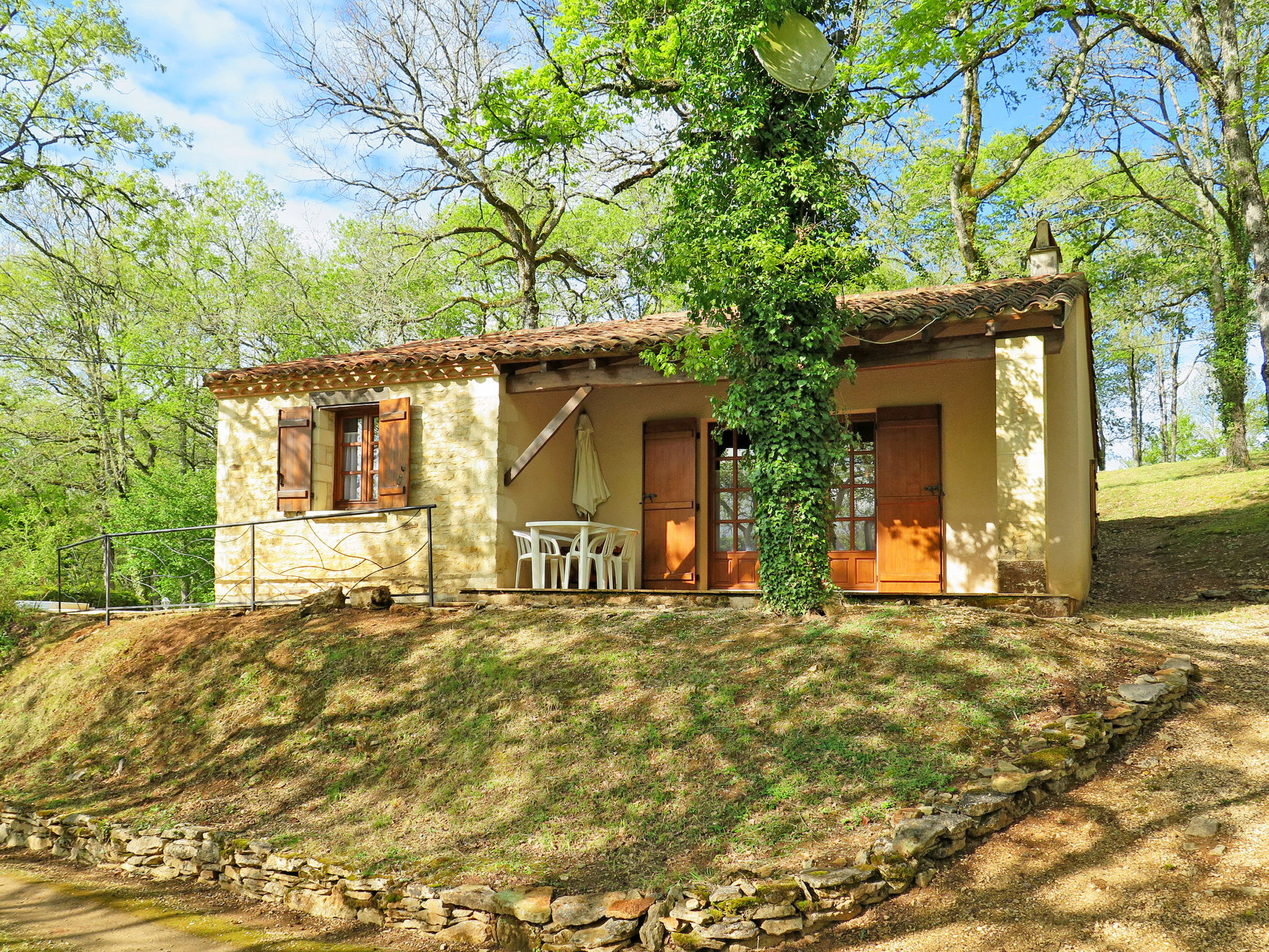 Photo 39 - 2 bedroom House in Blanquefort-sur-Briolance with private pool and garden